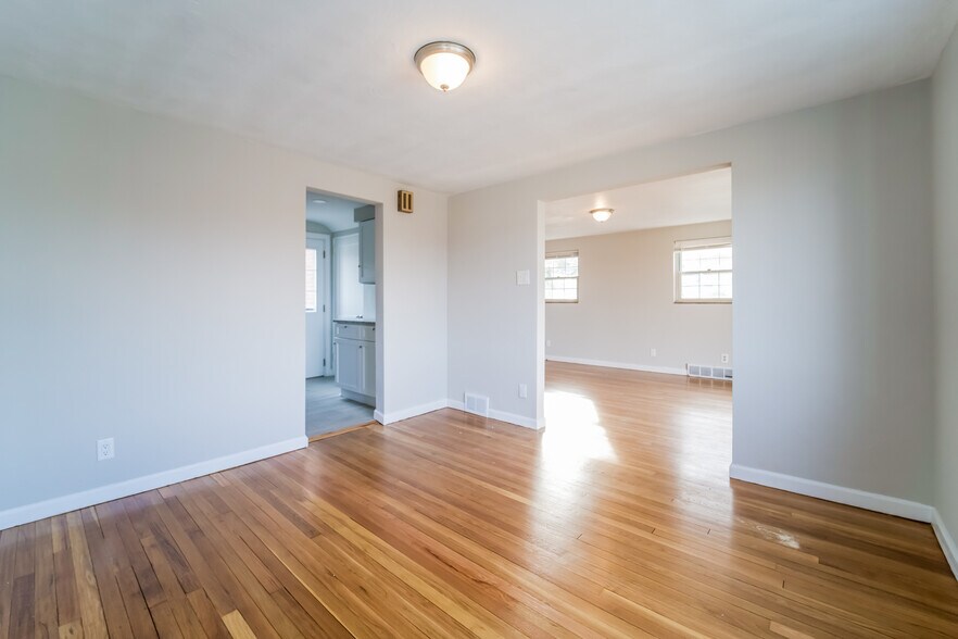 Building Photo - 602 Lamarido St