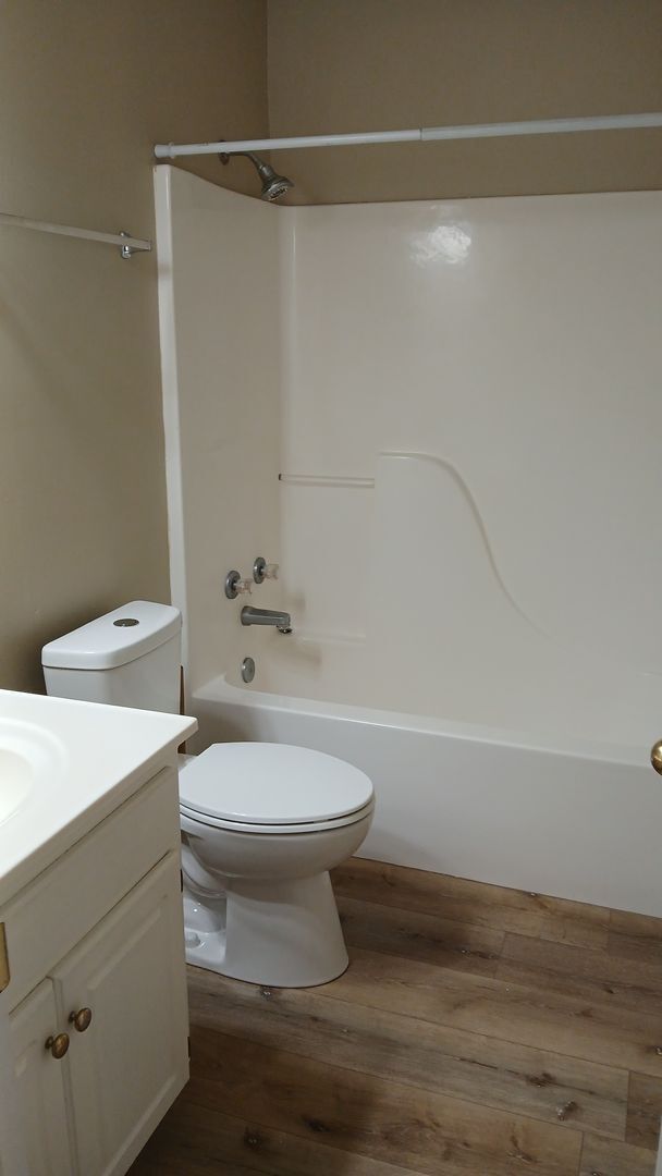 Building Photo - 3 Bed/ 3 Bath located just off South Lamar...