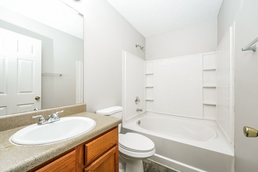 Building Photo - 2286 Strathmoor Manor Dr