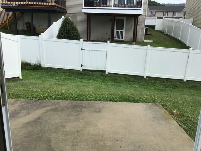 Building Photo - 2809 Mannerchor Rd
