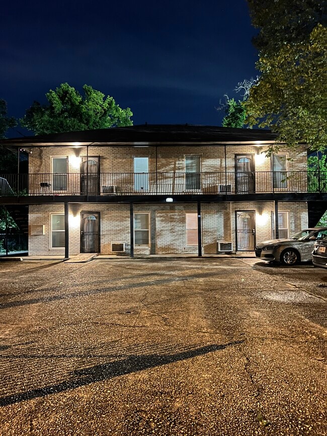 Building Photo - 636 N 39th St