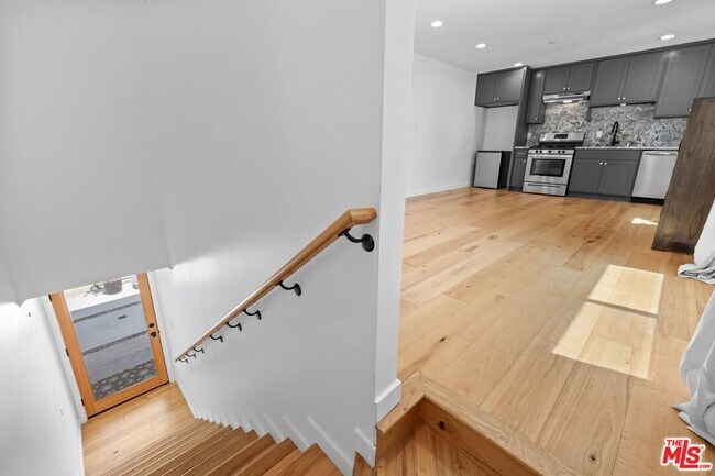 Building Photo - 3170 Glenmanor Pl