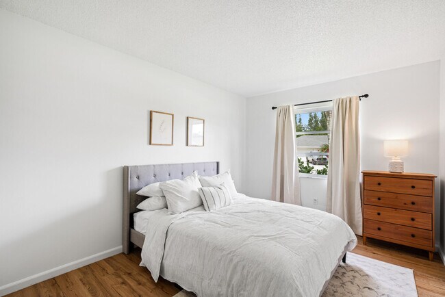 Building Photo - 1019 Larch Way