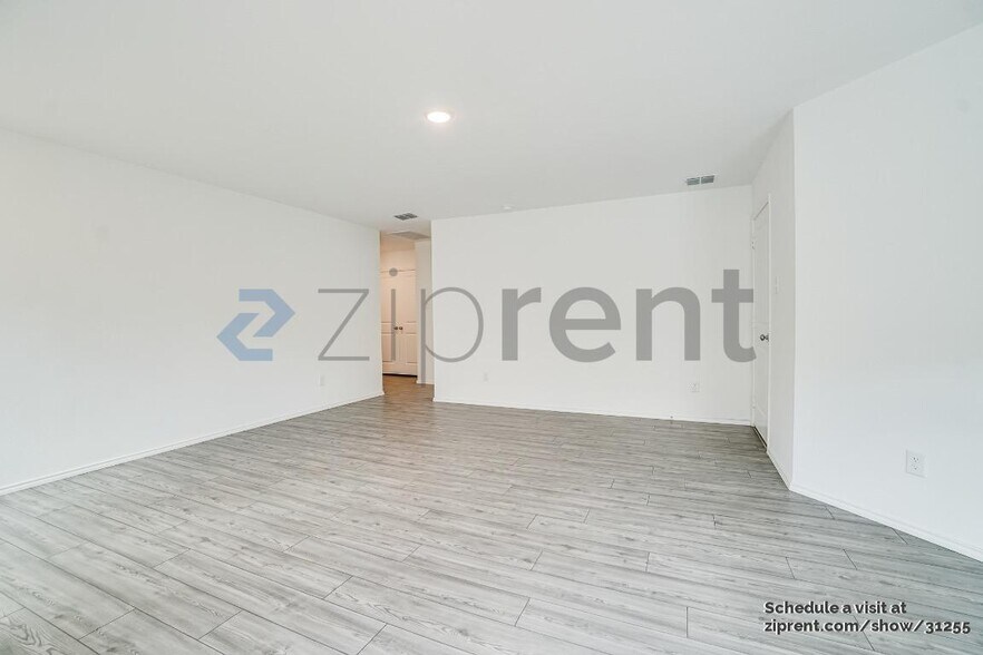 Building Photo - 627 Cochran Dr
