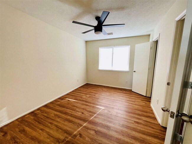 Building Photo - 7126 Durango Creek Ln