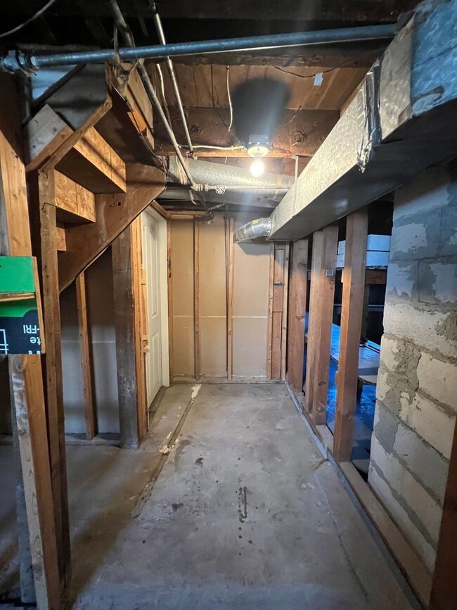 Building Photo - 424 N 13th Ave