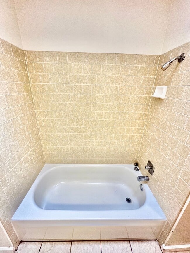 Building Photo - 3/2 Near Woodward Park