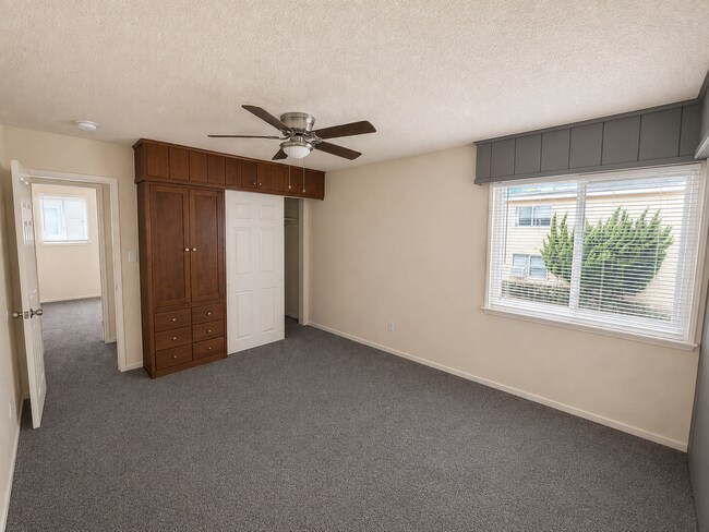 Building Photo - 1360-1364.5-13645 Pacific Beach Dr
