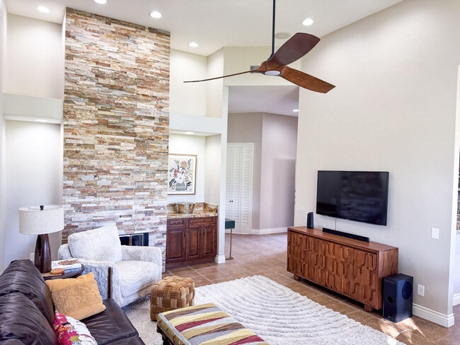 Building Photo - 54974 Oak-Tree