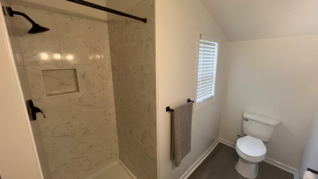 Building Photo - 1012 Elm St