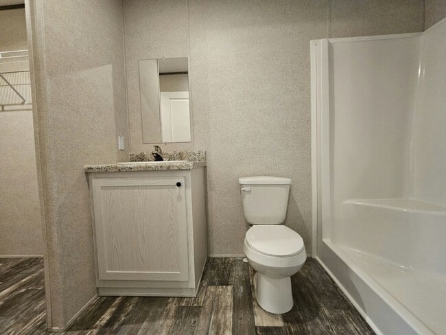 Building Photo - 479 Suwanee Dr