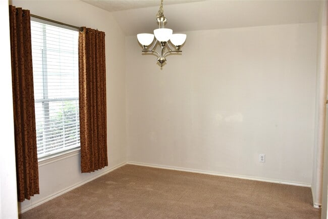 Building Photo - 18314 Manorcliff Ln