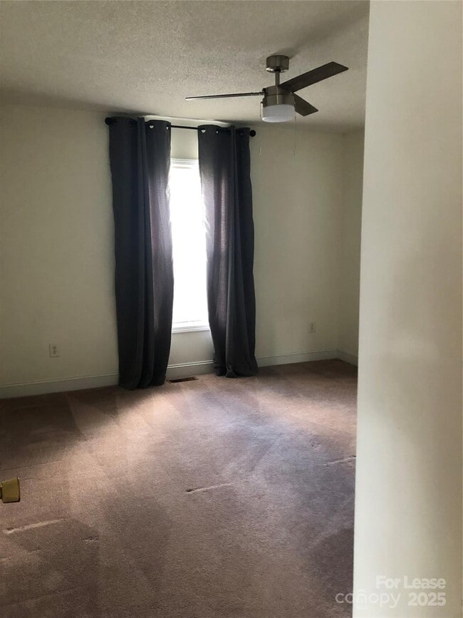 Building Photo - 5316 Oaktree Dr