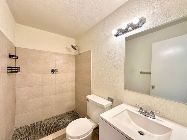 Building Photo - CHARLESTON HEIGHTS