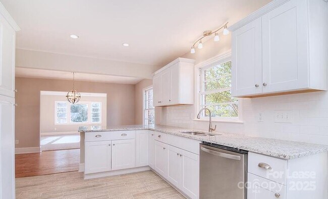 Building Photo - 1437 Springwood Ln