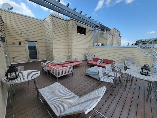 Building Photo - 2550 17th St NW