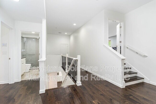 Building Photo - 6343 Wildwood Dr