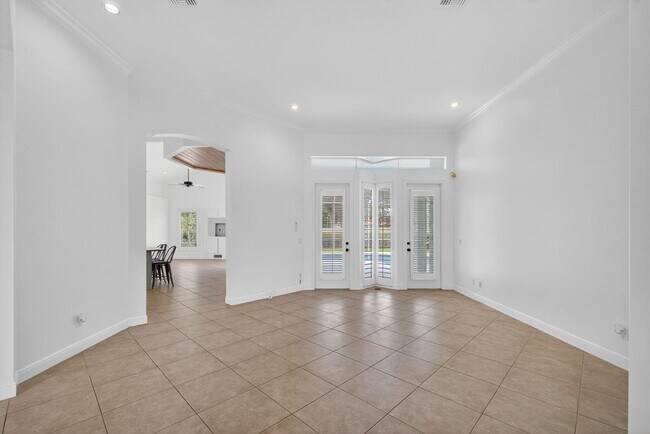 Building Photo - 8401 SE Ketch Ct