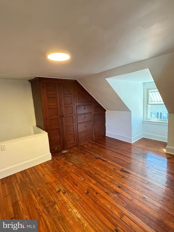 Building Photo - 33 E 4th St