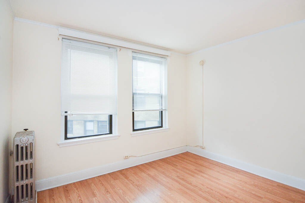Building Photo - 3335 W Diversey Ave