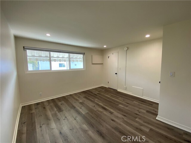 Building Photo - 208 S Park View St
