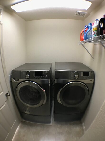 Washer &amp; Dryer with a Sink - 9404 Gray CT