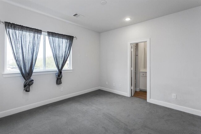 Building Photo - 348 Eado Park Cir