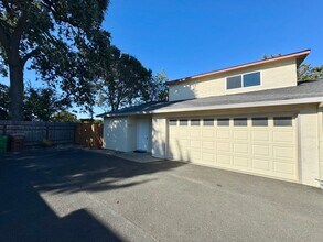 Building Photo - TRO1140-1142