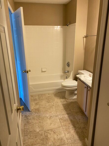 Bathroom - 1655 The Greens Way