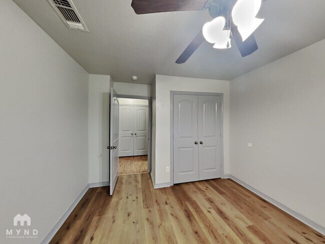 Building Photo - 612 Hilltop Dr
