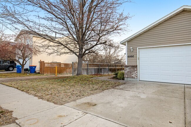 Building Photo - Freshly Updated 3-Bedroom Home for Rent in South Boise