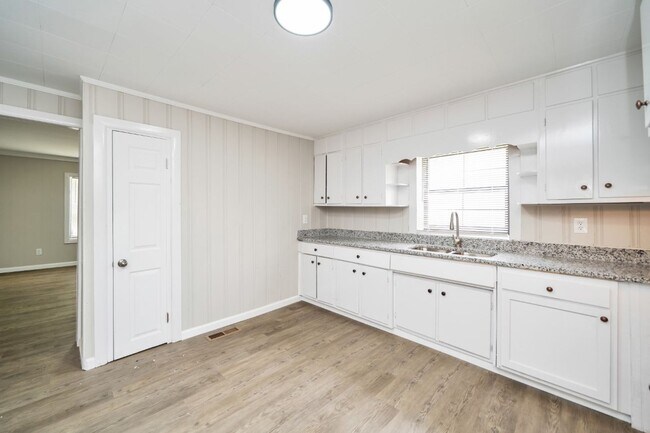Building Photo - Stunning Renovated 3BR/2BA Home – Move-In ...