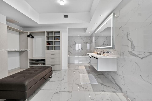 Building Photo - 5500 Island Estates Dr