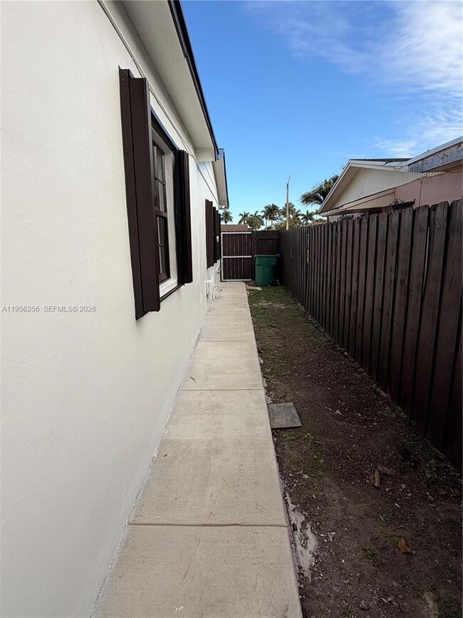 Building Photo - 10854 SW 141st Ln