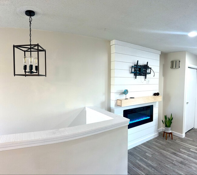 Building Photo - 2168 Plainfield Ave