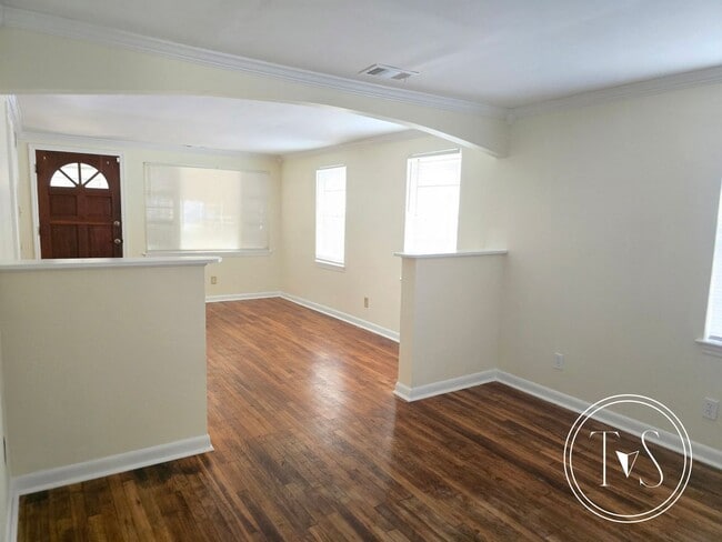 Building Photo - 816 W 48th St