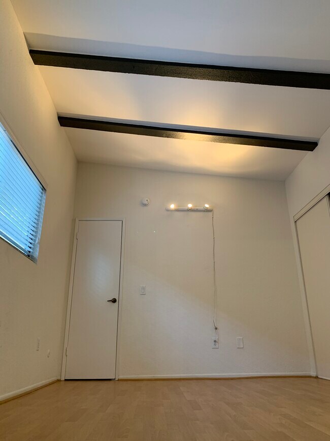 Building Photo - 5445 Corteen Pl
