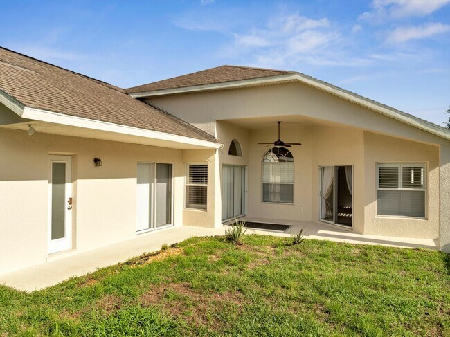 Building Photo - Stunning 4/3 with Fence Enclosed Yard in t...