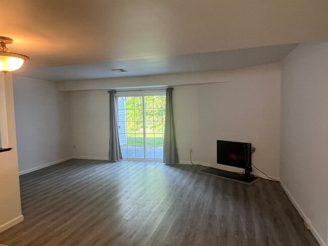 Building Photo - 709 Cambridge Ct