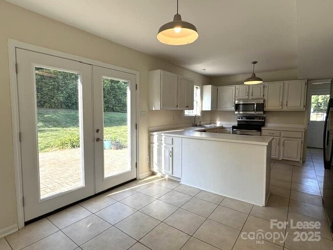 Building Photo - 9037 Castlebay Dr