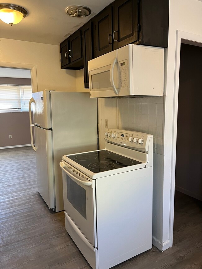 Building Photo - 89 E Hocking St