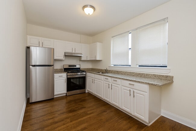 Building Photo - 7640 S Stewart Ave