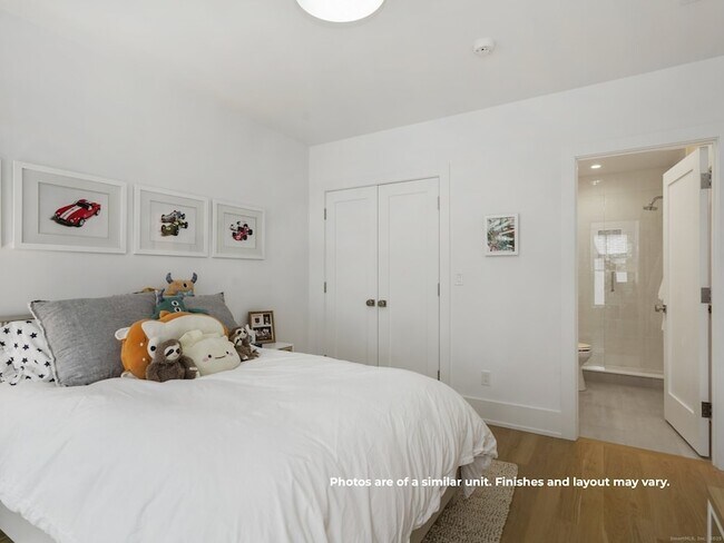 Building Photo - 14 White Barns Ln