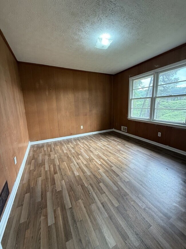 Building Photo - 8195-8195 Spillers Dr SW