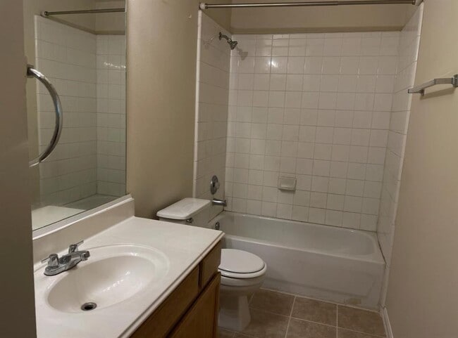 Building Photo - 2214 Plum Square Ct