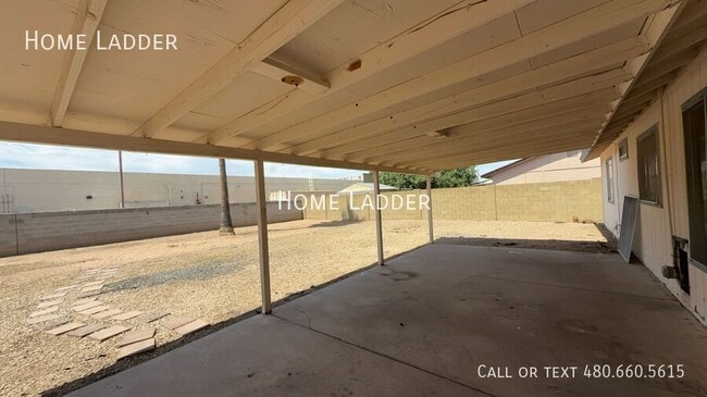 Building Photo - 3213 E Hartford Ave