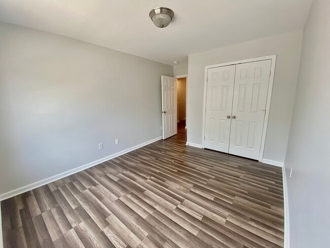 Building Photo - 1328 Stone Manor Dr