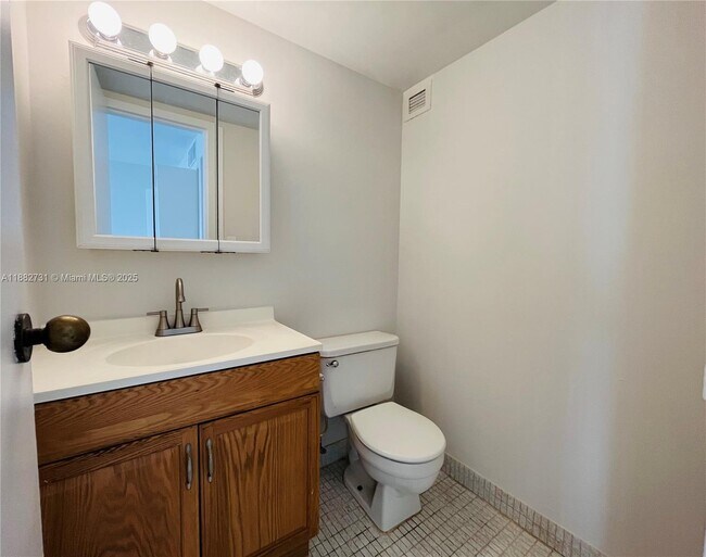 Building Photo - 16909 N Bay Rd