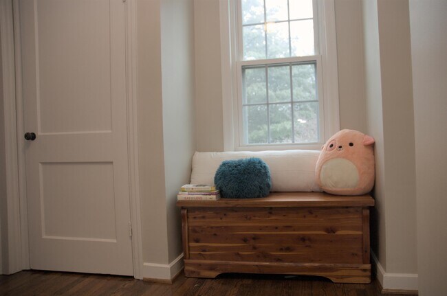 Building Photo - 2516 Derwent Dr SW