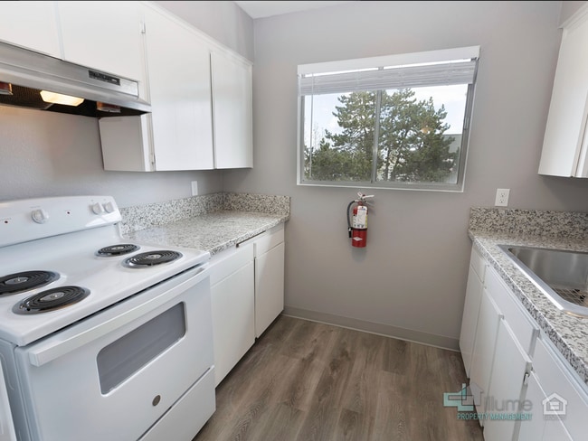 Building Photo - V-DAY SPECIAL, APPLY TODAY MOVE-IN RENT FREE!